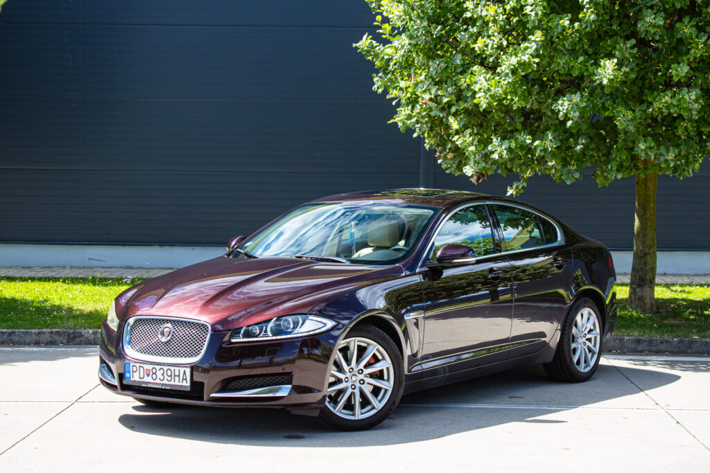 Jaguar XF 2.2D Premium Luxury /aj na splátky/