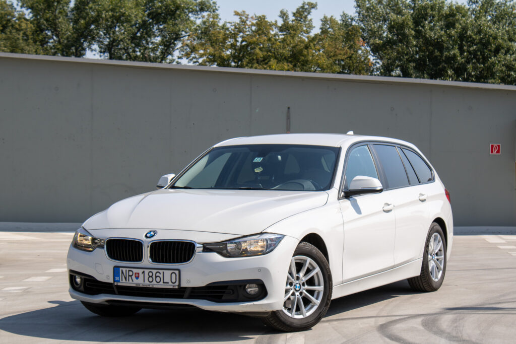 BMW Rad 3 Touring 318i  A/T