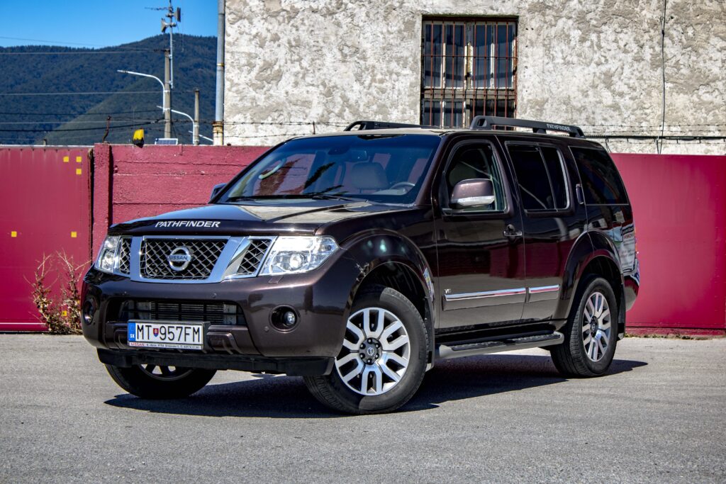 Nissan Pathfinder 3.0 dCi V6 LE