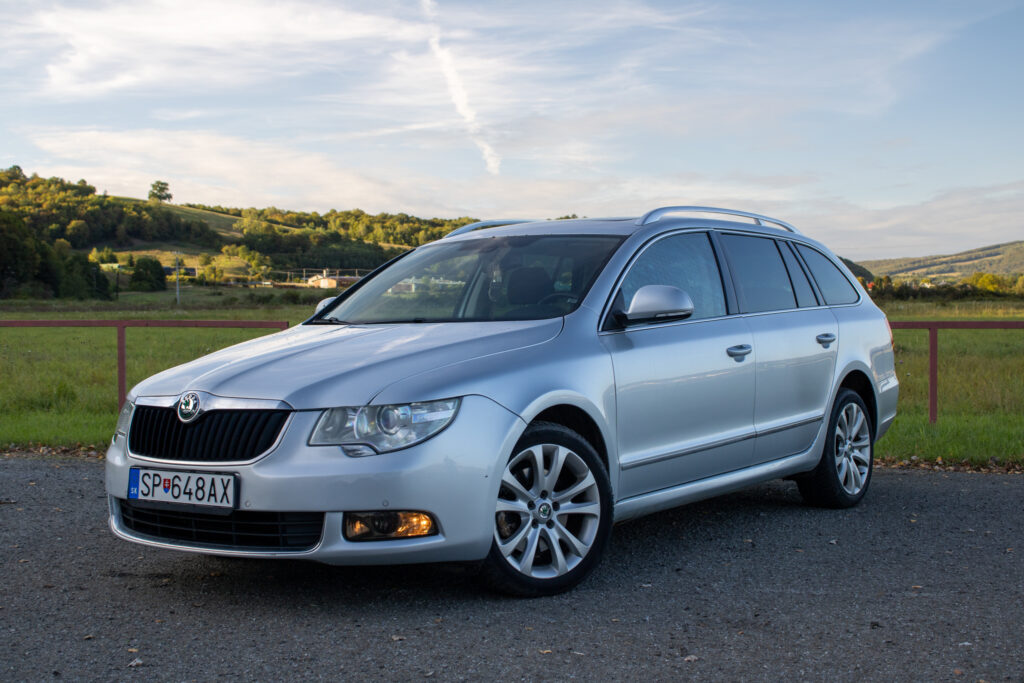 Škoda Superb Combi 2,0 TDI-125 kw Elegance 4X4 /AJ NA SPLÁTKY/ PROTIÚČET/