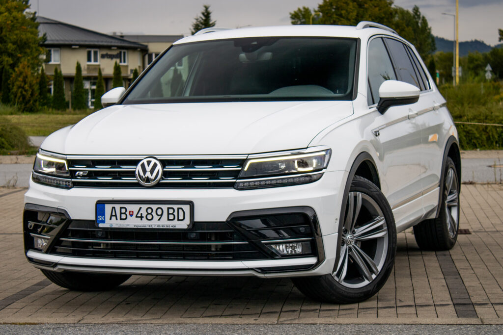 Volkswagen Tiguan 2.0 TDI 4Motion R-Line / AJ NA SPLÁTKY / PROTIÚČET /