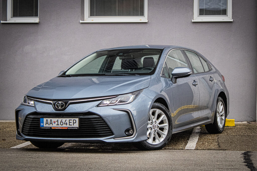 Toyota Corolla 1.5 Dynamic Style 92 kW, M6, 4d 2022 / AJ NA SPLÁTKY / PROTIÚČET /