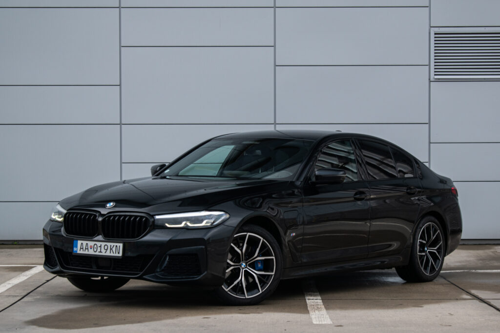 BMW Rad 5 530e xDrive M Paket A/T / AJ NA SPLÁTKY / PROTIÚČET /