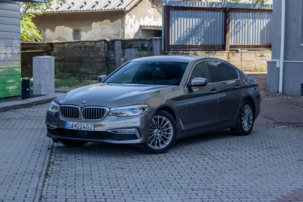 BMW Rad 5 530d xDrive A/T, 195kW, A8 / AJ NA SPLÁTKY