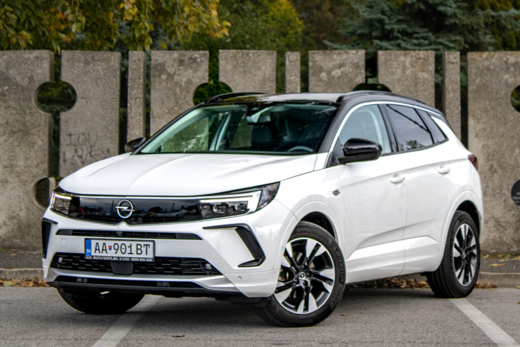 Opel Grandland 1.5 CDTI S&S Business Elegance A/T /AJ NA SPLÁTKY/ PROTIÚČET/