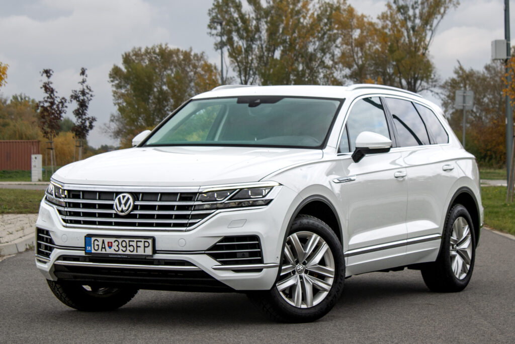 Volkswagen Touareg 3.0 V6 TDI SCR Elegance 4Motion Tiptronic / AJ NA SPLÁTKY / PROTIÚČET /
