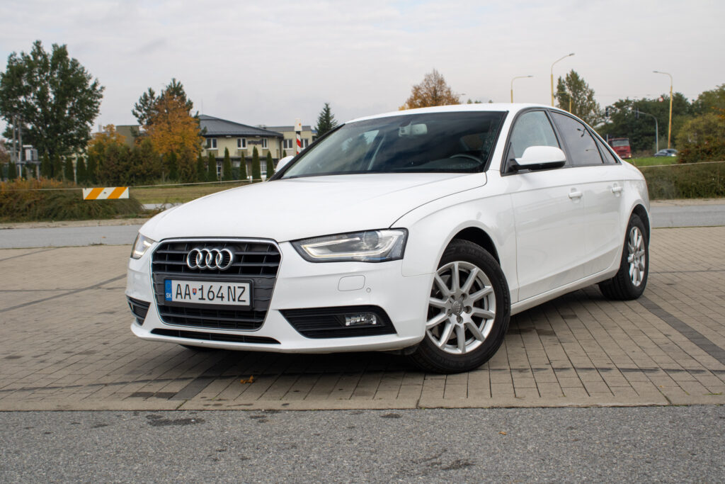 Audi A4 1,8 TFSI 88 KW / AJ NA SPLÁTKY / PROTIÚČET /