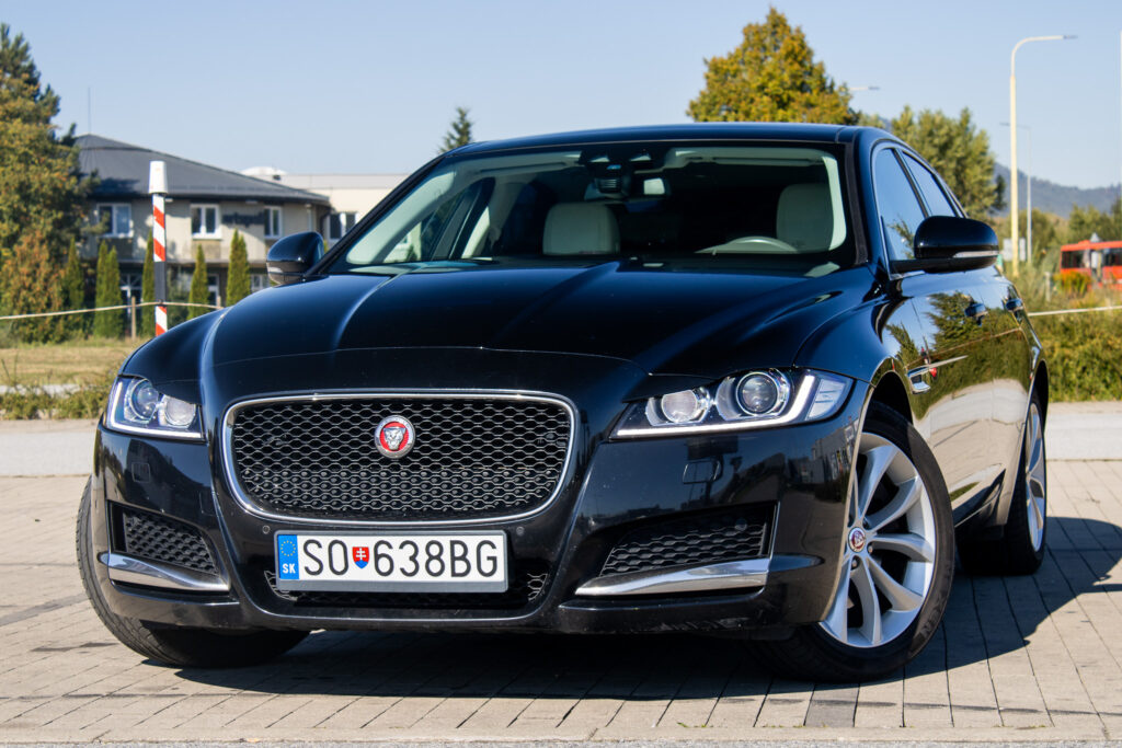 Jaguar XF 2.0D R-Sport A8 / AJ NA SPLÁTKY / PROTIÚČET /