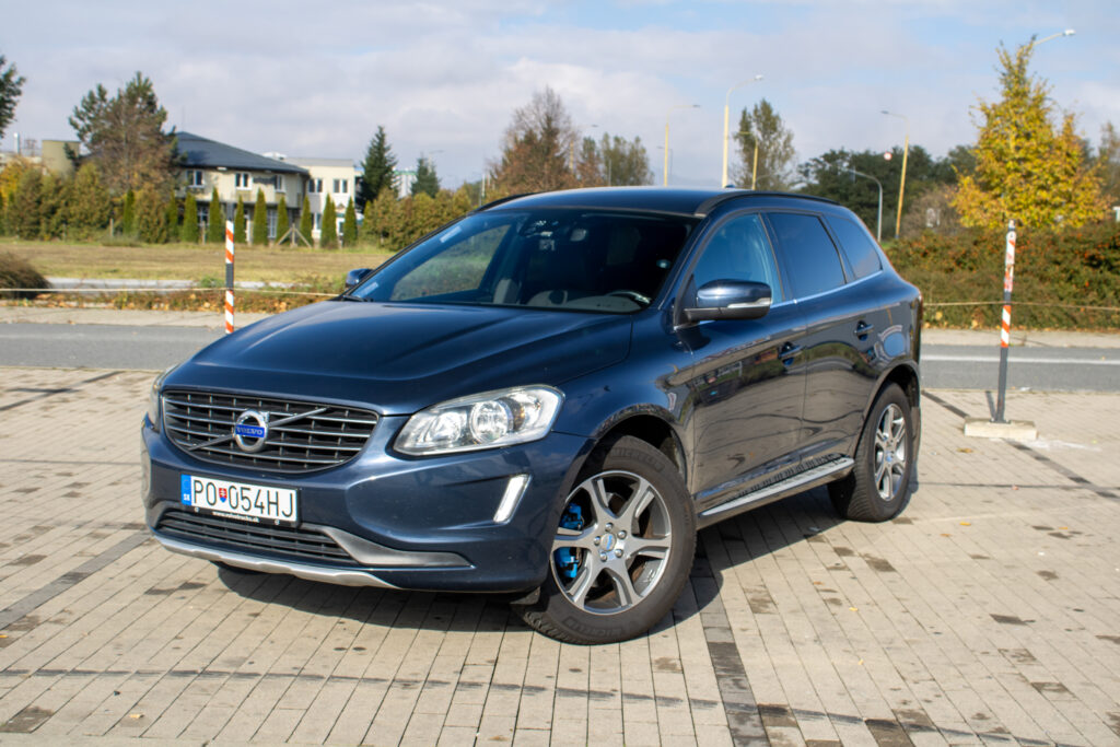 Volvo XC60 D4 2,0 133 KW A8  / AJ NA SPLÁTKY / PROTIÚČET /