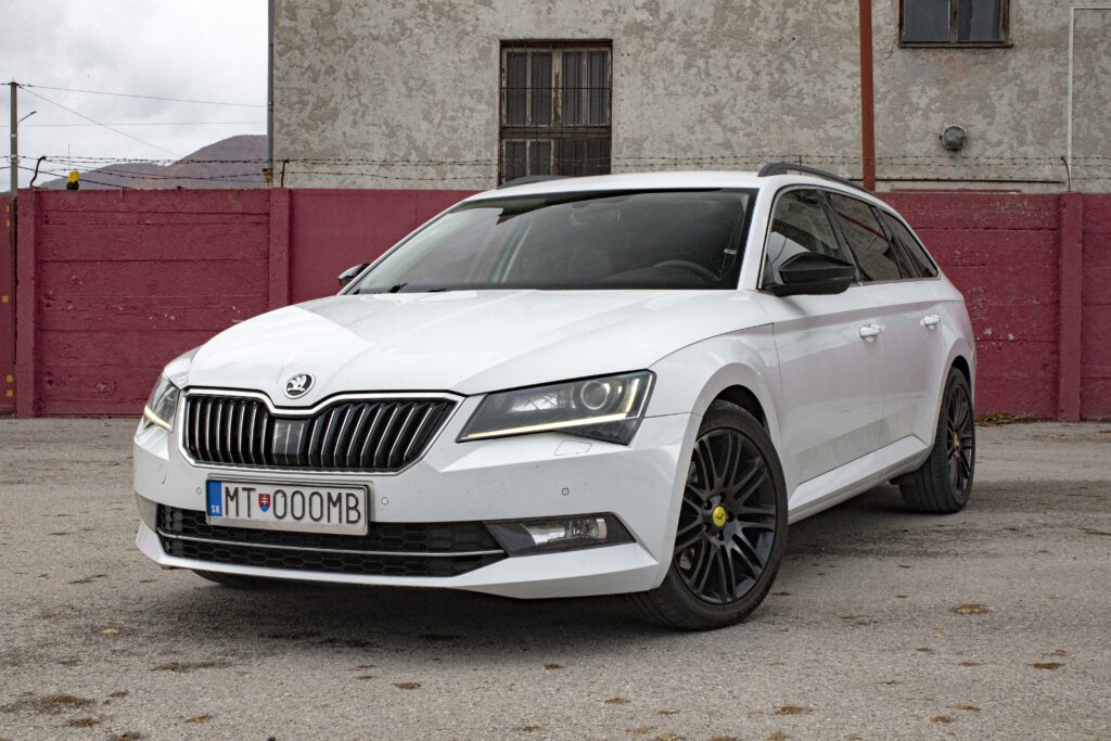 Škoda Superb Combi 1.6 TDI Ambition DSG