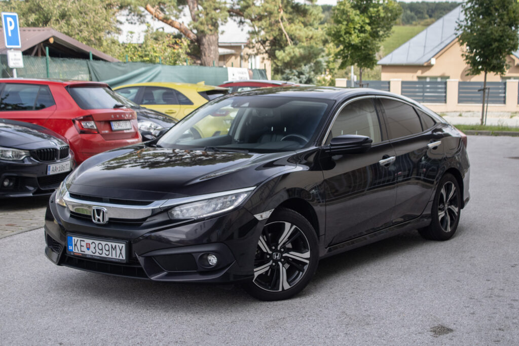 Honda Civic 1.5 DOHC VTEC Turbo Executive, 134kW (2017) / AJ NA SPLÁTKY / PROTIÚČET /