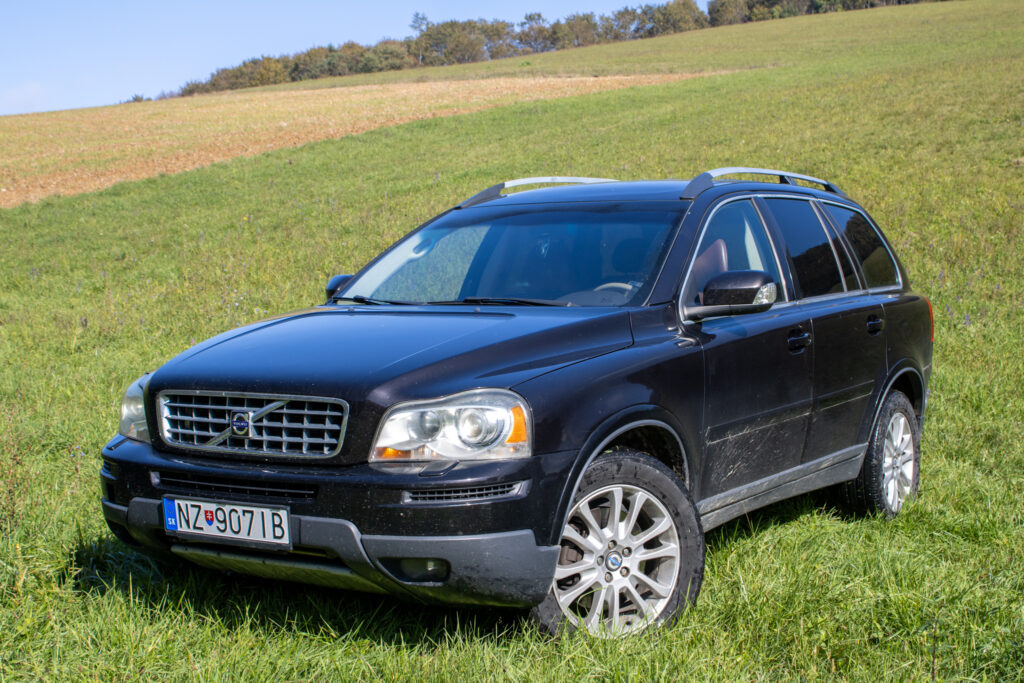 Volvo XC90 2,4 D5 136KW AWD AT6 / AJ NA SPLÁTKY / PROTIÚČET /