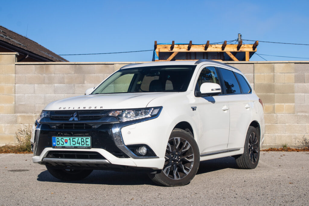 Mitsubishi Outlander PHEV Plugin Hybrid 2,0   / AJ NA SPLÁTKY / PROTIÚČET /