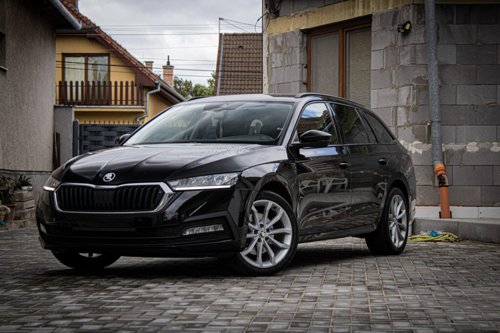 Škoda Octavia Combi 2.0 TDI SCR Style 4x4 DSG, 110kW, A7 / AJ NA SPLÁTKY / PROTIÚČET /