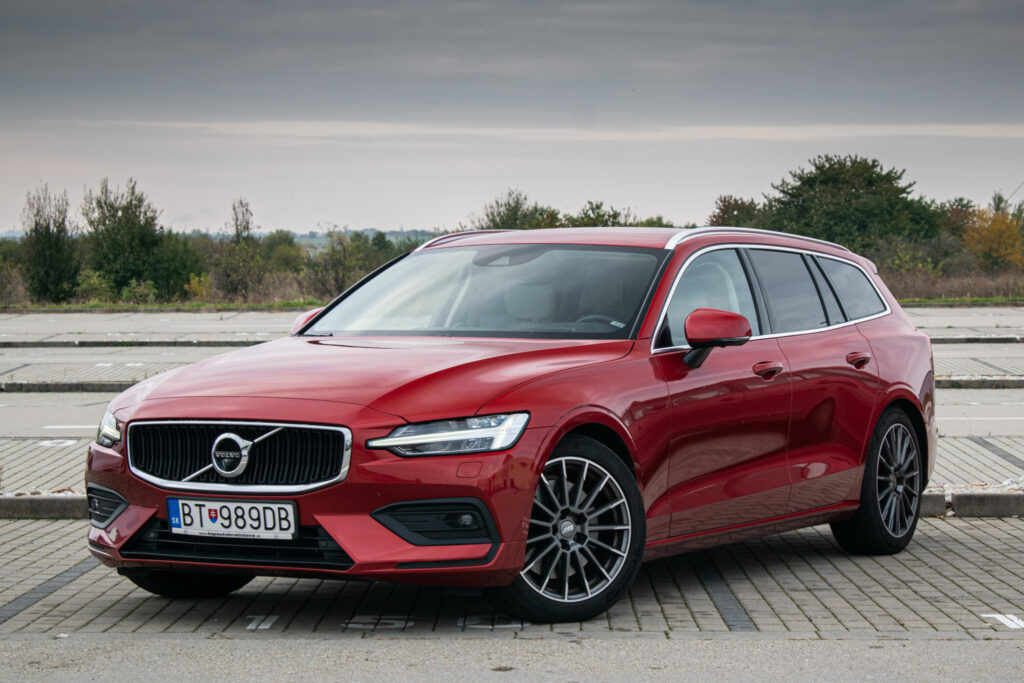 Volvo V60 T6 Momentum AWD A/T 228kw AJ NA SPLÁTKY / PROTIÚČET