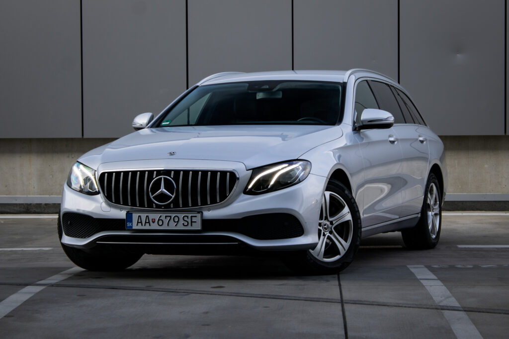 Mercedes-Benz E trieda Kombi 220 d 4MATIC A/T