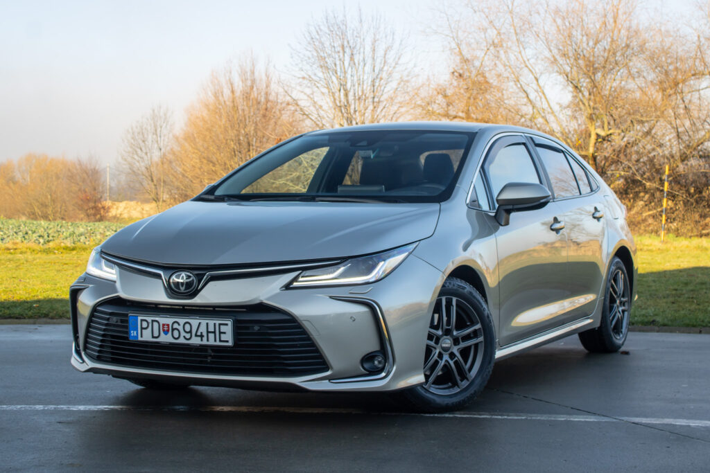 Toyota Corolla 1.5 Dynamic Force Comfort / AJ NA SPLÁTKY- PROTIHODNOTA /