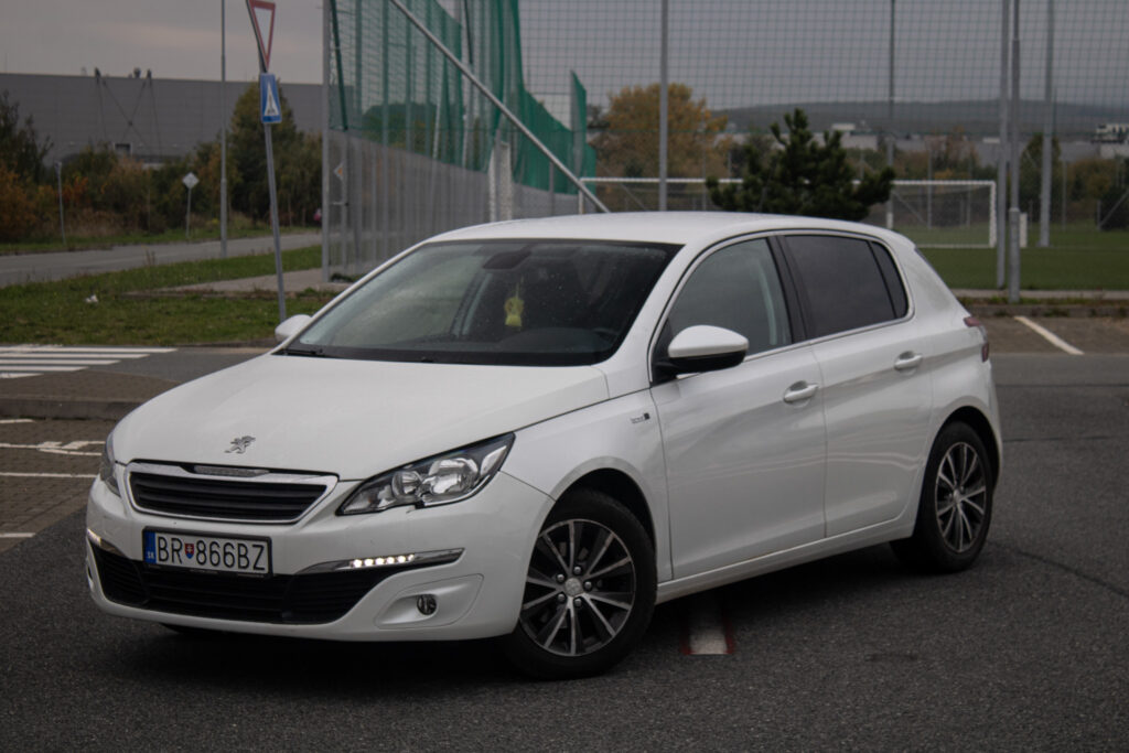 Peugeot 308 1.2 e-THP 130k Allure / AJ SPLÁTKY / PROTIÚČET /