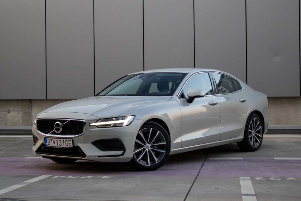Volvo S60 B4 mHEV Plus Bright A/T