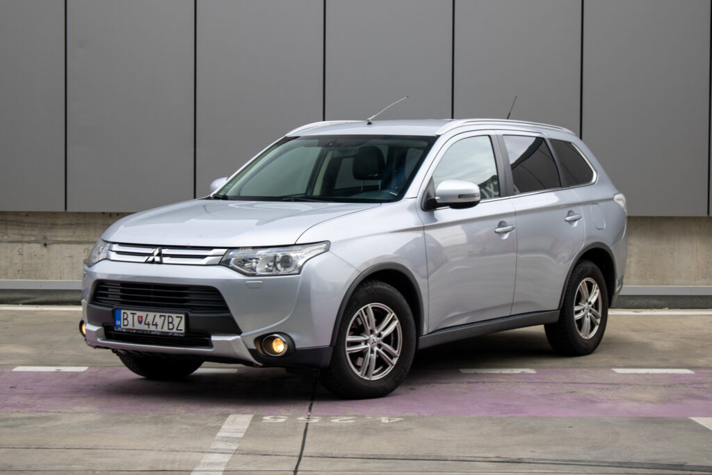 Mitsubishi Outlander 2.2 DI-D Intense +