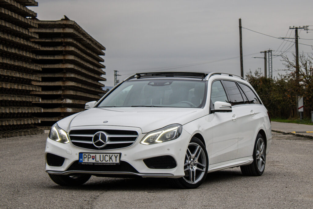 Mercedes-Benz E trieda Kombi E300 Bluetec Hybrid / AJ NA SPLÁTKY / PROTIÚČET /