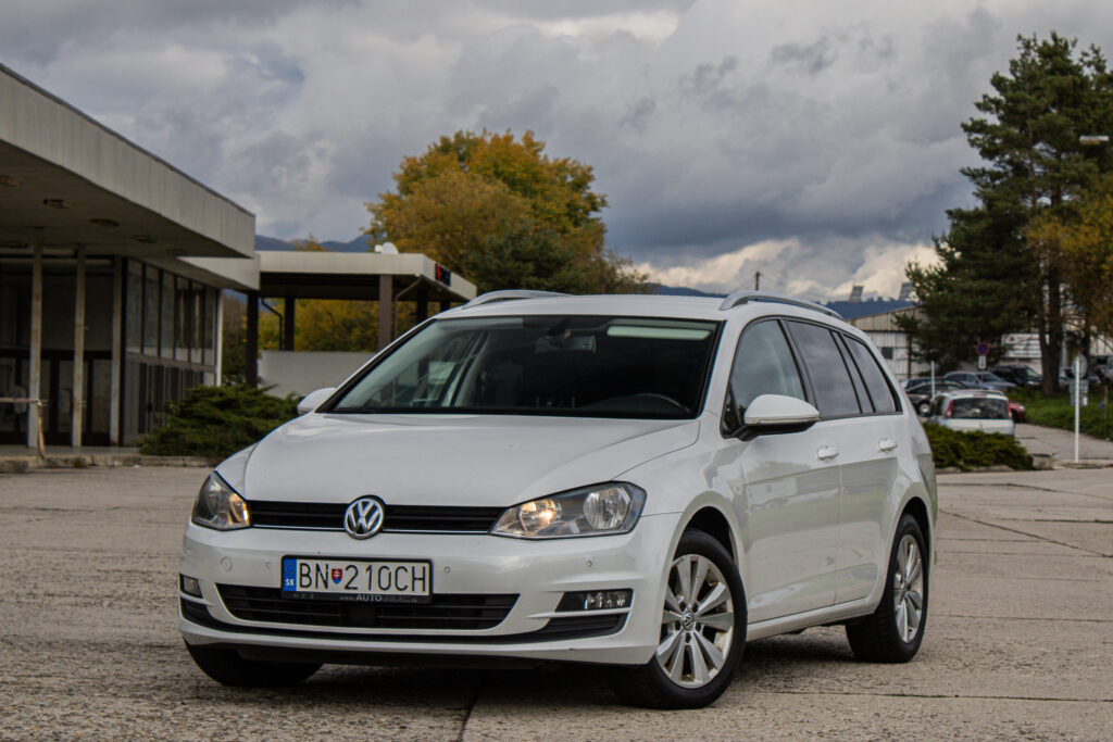 Volkswagen Golf Variant 1.6 TDI Comfortline DSG / AJ NA SPLÁTKY / PROTIÚČET /
