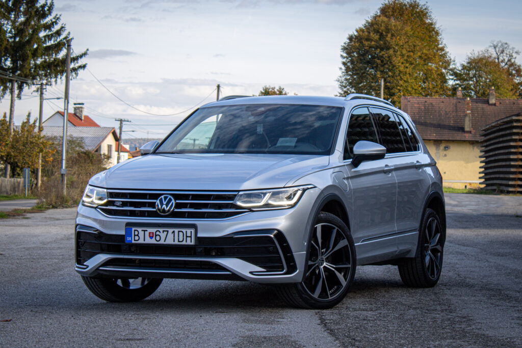 Volkswagen Tiguan 1.4 TSi eHybrid R-Line / AJ NA SPLÁTKY / PROTIÚČET /