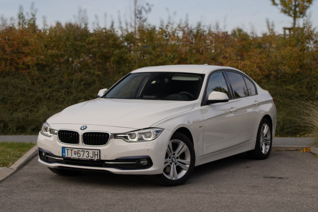 BMW Rad 3 320d xDrive Sport Line A/T / AJ NA SPLÁTKY / PROTIÚČET /