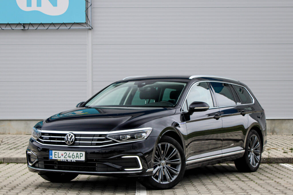 Volkswagen Passat Variant GTE 1.4 TSI DSG / AJ NA SPLÁTKY / PROTIÚČET /