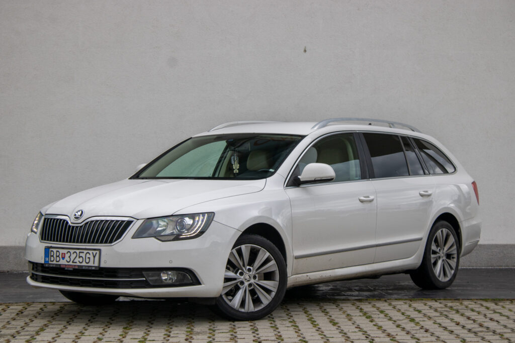 Škoda Superb Combi 2.0 TDI CR 170k Elegance DSG / AJ NA SPLÁTKY / PROTIÚČET