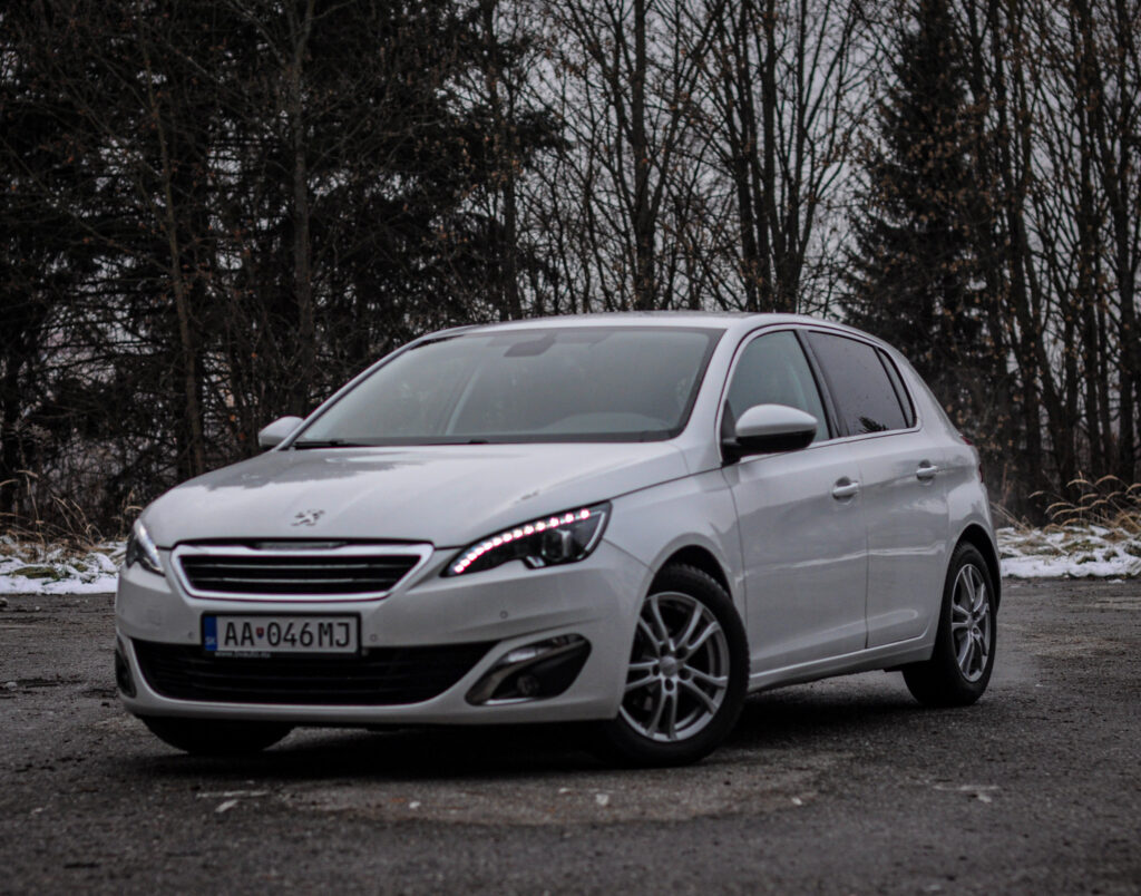 Peugeot 308 1.2 PureTech S&S Allure, 81kw, M5, 5d. (2015-2017) /AJ NA SPLÁTKY/PROTIÚČET