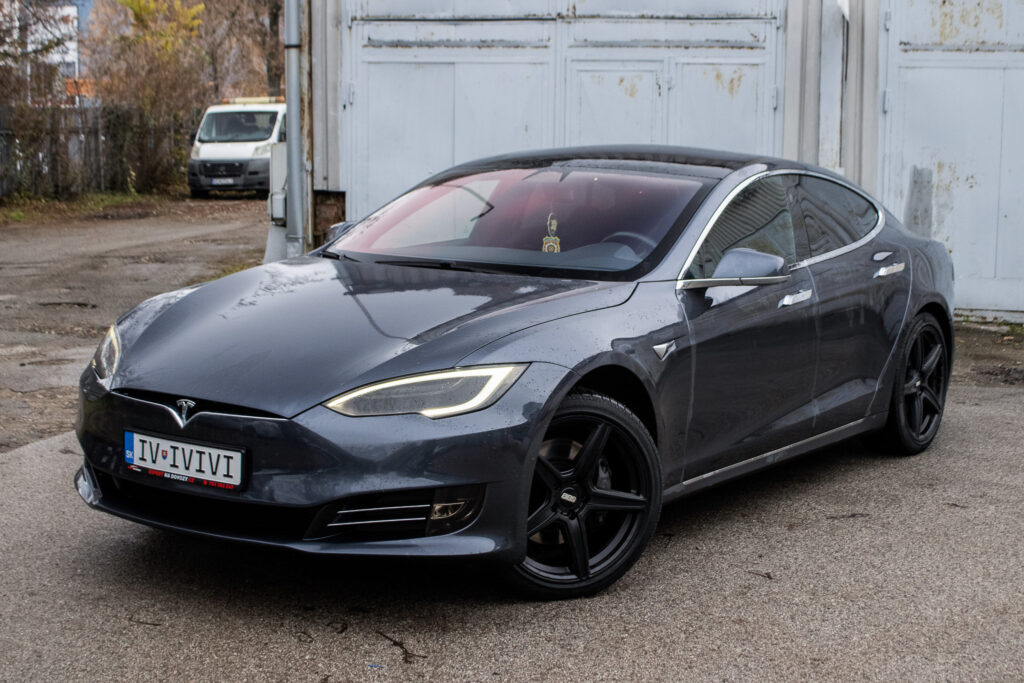 Tesla Model S 90 D, 386kW (2017) / AJ NA SPLÁTKY / PROTIÚČET /