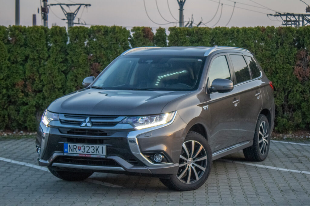 Mitsubishi Outlander 2.0 PHEV / AJ NA SPLÁTKY/ PROTIHODNOTA