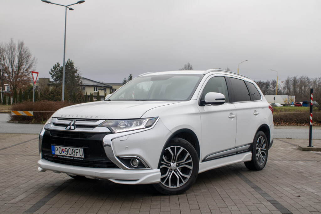 Mitsubishi Outlander 2,2 DI-D 110 KW AT6 INSTYLE / AJ NA SPLÁTKY / PROTIÚČET /