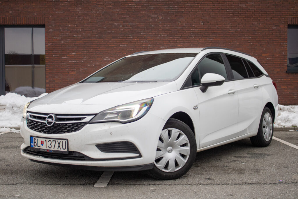 Opel Astra Sport Tourer Sports  1,6 CDTI M6 81 KW ENJOY / AJ NA SPLÁTKY / PROTIÚČET /
