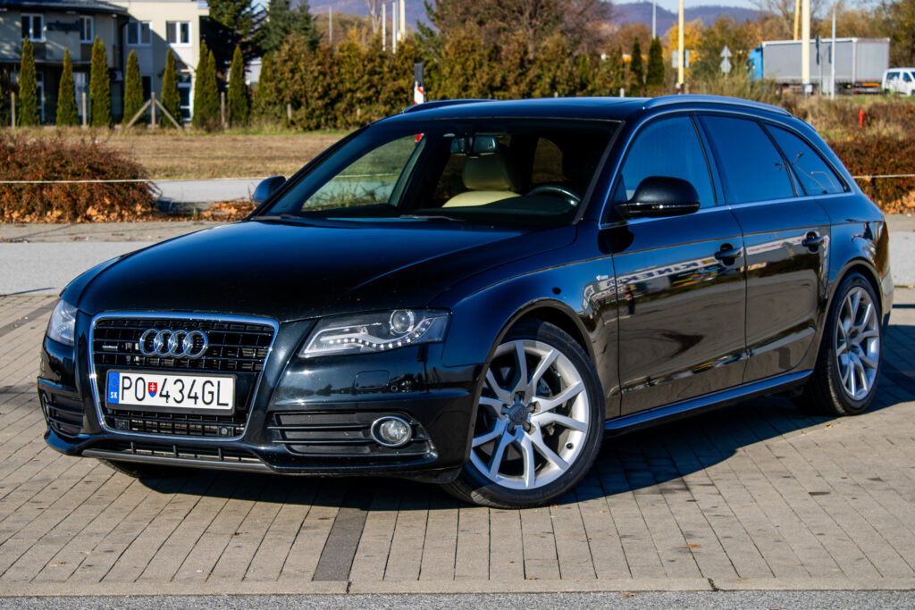 Audi A4 Avant 3.0TDI V6 quattro / AJ NA SPLÁTKY / PROTIÚČET /