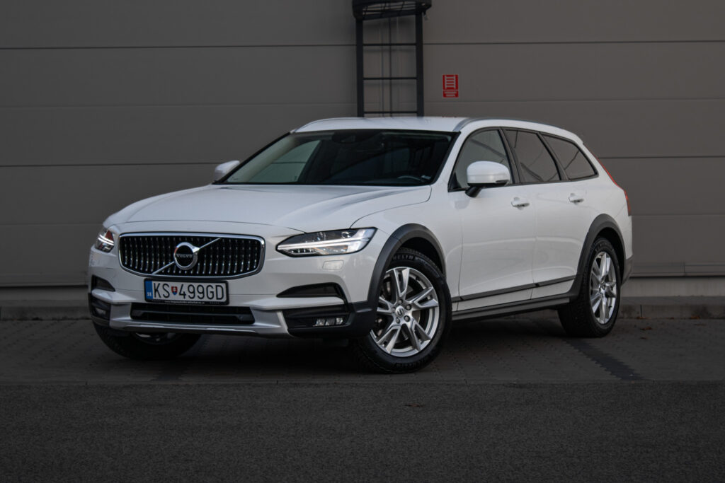 Volvo V90 CC D4 2.0L Cross Country Plus AWD A/T