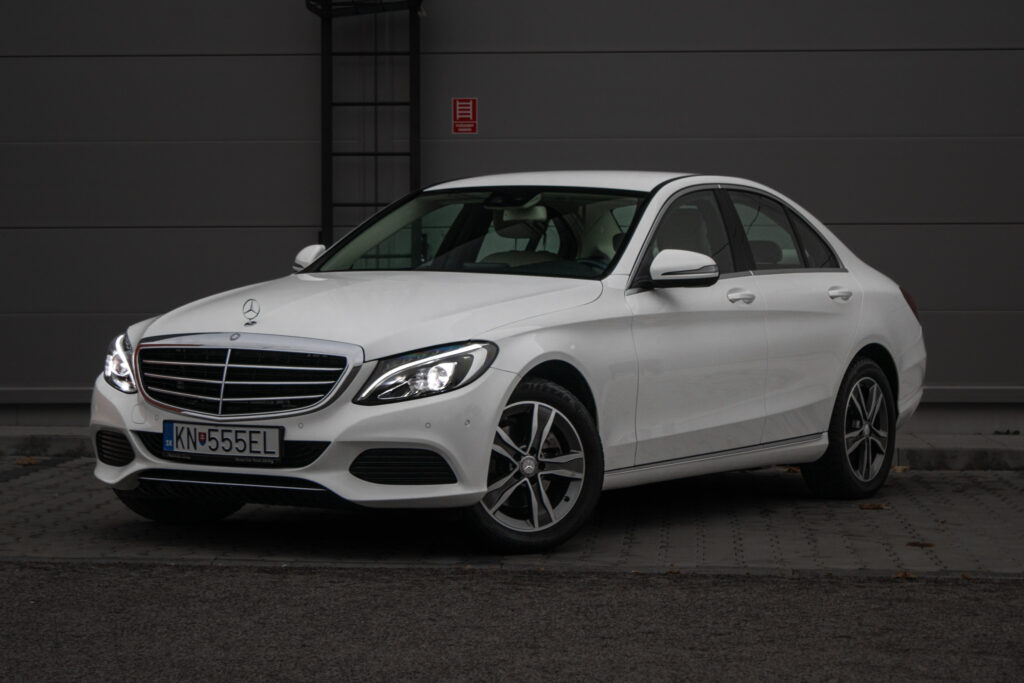 Mercedes-Benz C trieda Sedan 200 4matic 9G  Avantgarde - AJ NA SPLÁTKY/PROTIÚČET