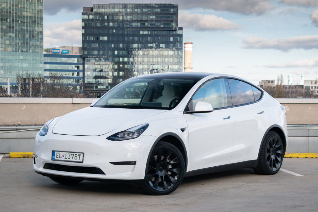 Tesla Model Y Long Range Dual Motor AJ NA SPLÁTKY / PROTIÚČET