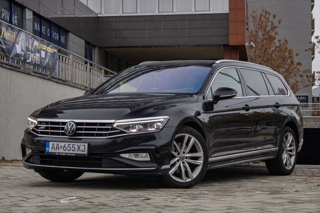 Volkswagen Passat Variant 2.0 TDI DSG R-Line / AJ NA SPLÁTKY / PROTIÚČET /