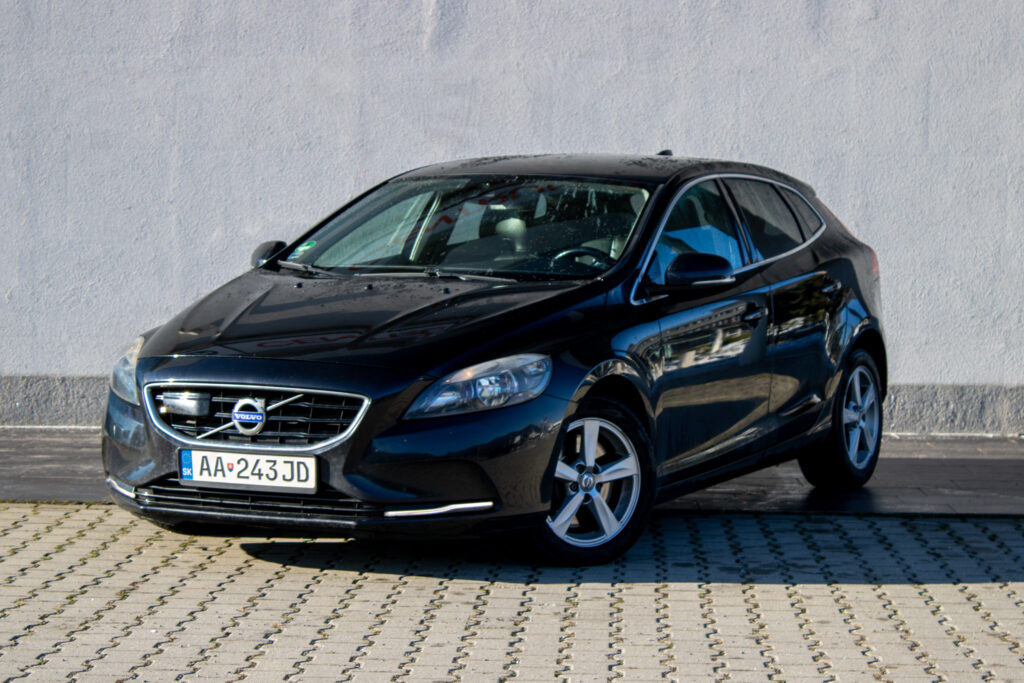 Volvo V40 D4 2.0L Drive-E Momentum
