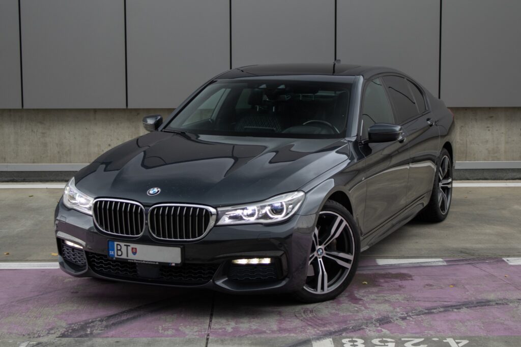 BMW Rad 7 740d xDrive M-Packet 235 kW A/T / AJ NA SPLÁTKY / PROTIÚČET /