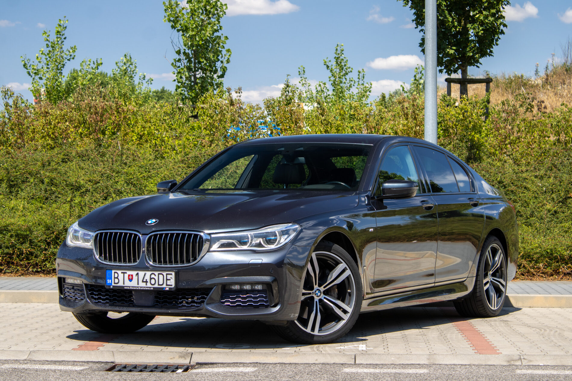 BMW Rad 7 740d xDrive M-Packet 235 kW A/T / AJ NA SPLÁTKY / PROTIÚČET /