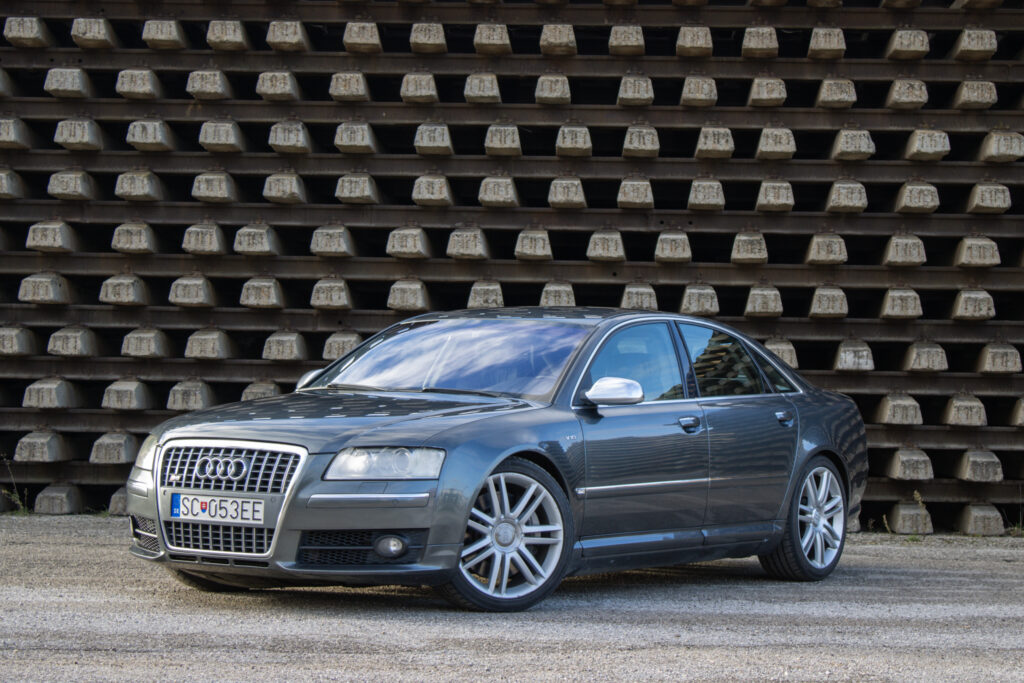 Audi S8 5.2 V10 Quattro / AJ NA SPLÁTKY / PROTIÚČET /