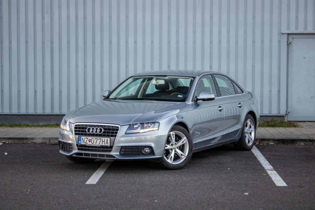 Audi A4 1.8 T FSI 118kW, M6 / AJ NA SPLÁTKY / PROTIÚČET /
