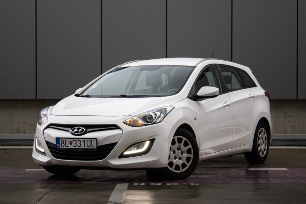 Hyundai i30 CW 1.6 CRDi 8kW M6 / AJ NA SPLÁTKY / PROTIÚČET