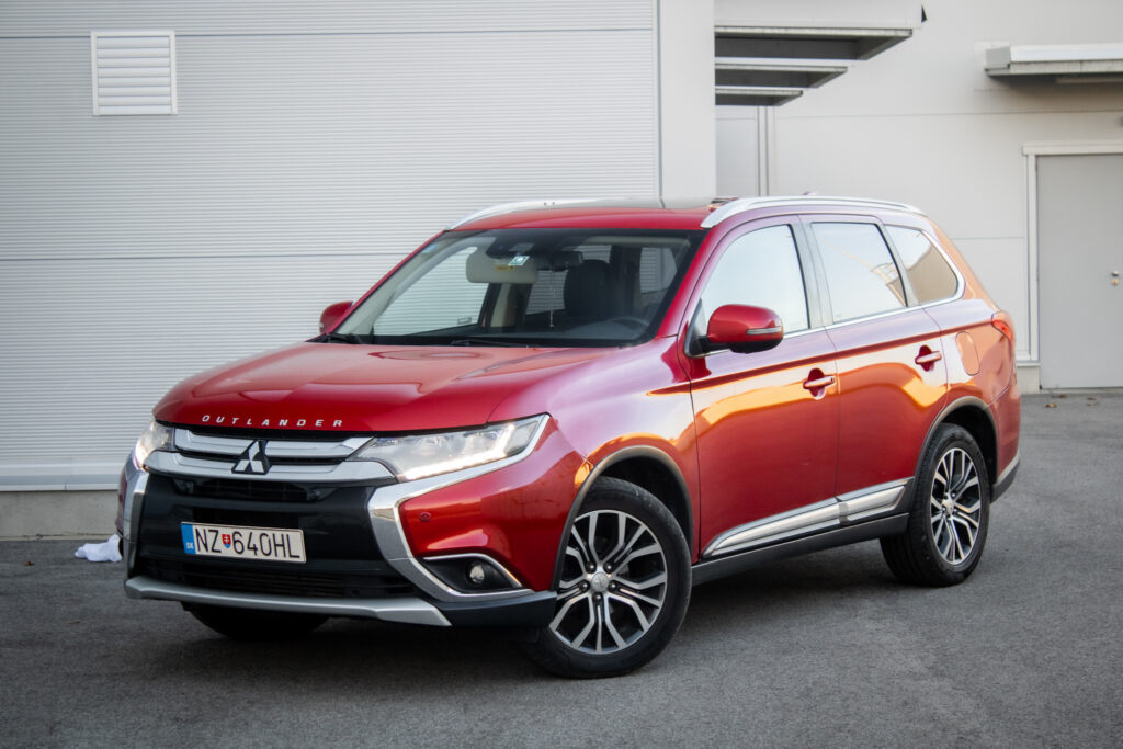 Mitsubishi Outlander 2.2DID 110kw 4x4 7-miestne 2017 / AJ NA SPLÁTKY / PROTIÚČET
