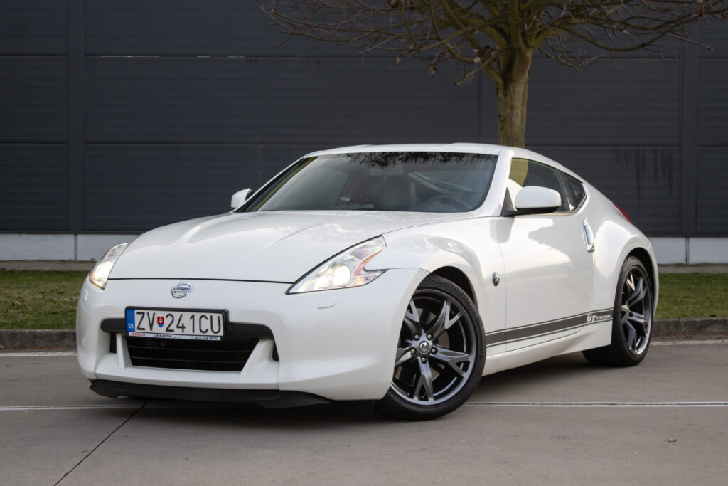 Nissan 370 Z 3.7 V6 GT Edition  / AJ NA SPLÁTKY- PROTIHODNOTA /