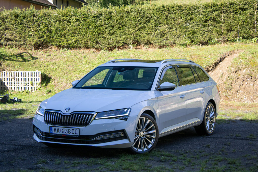 Škoda Superb Combi 2.0 TDI 190k 4x4 L&K DSG 140kW / AJ NA SPLÁTKY / PROTIÚČET