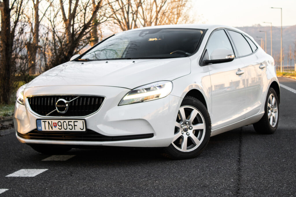 Volvo V40 T2 2.0L 122k Momentum